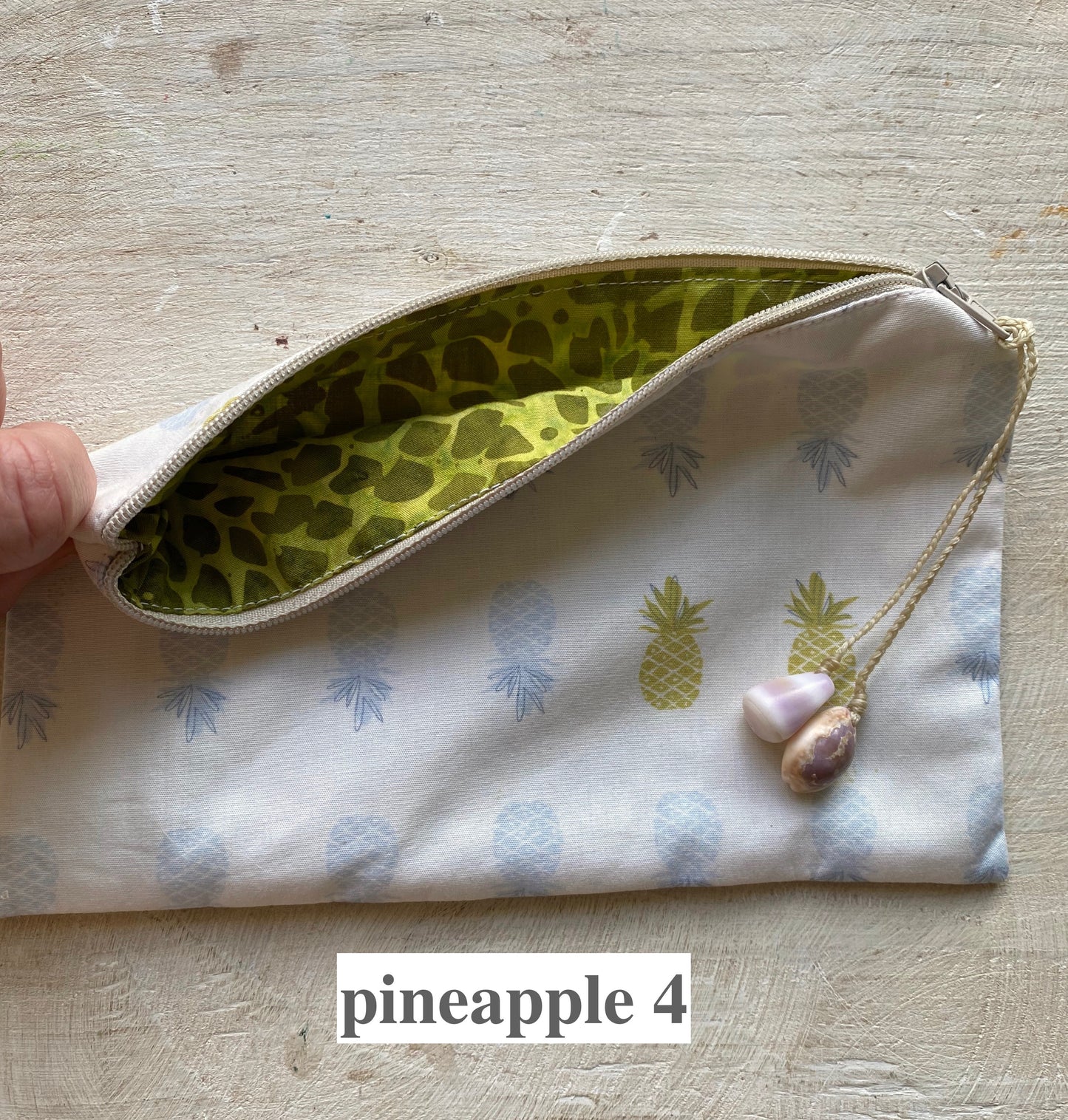 Shell-a-ma-bob Zipper Pouch